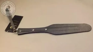 Чёрный кожаный спанкер 