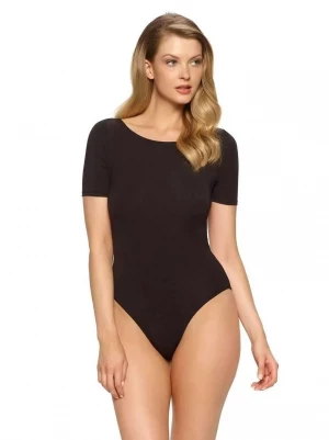 Эффектное боди с ремешками крест-накрест на спинке