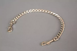 Цепь с карабинами по обе стороны