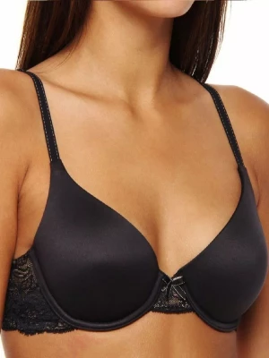 Бюстгальтер с формованными чашками и кружевным поясом