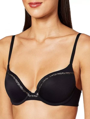 Бюстгальтер с поролоновой чашкой на каркасах